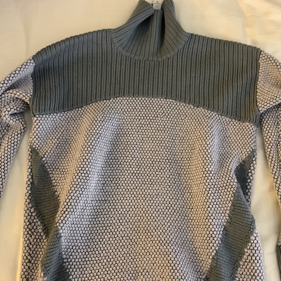 Lululemon sweater - Picture 9 of 16